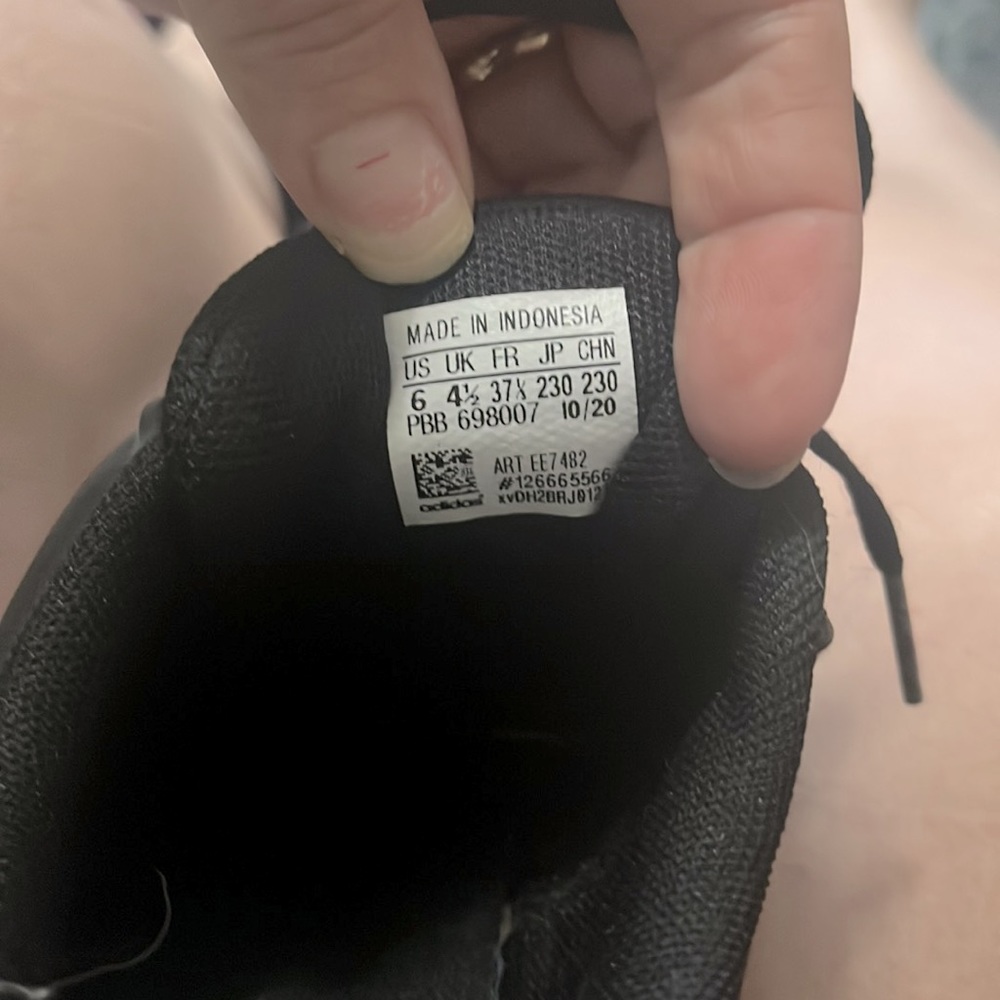 Adidas - Picture 2 of 5